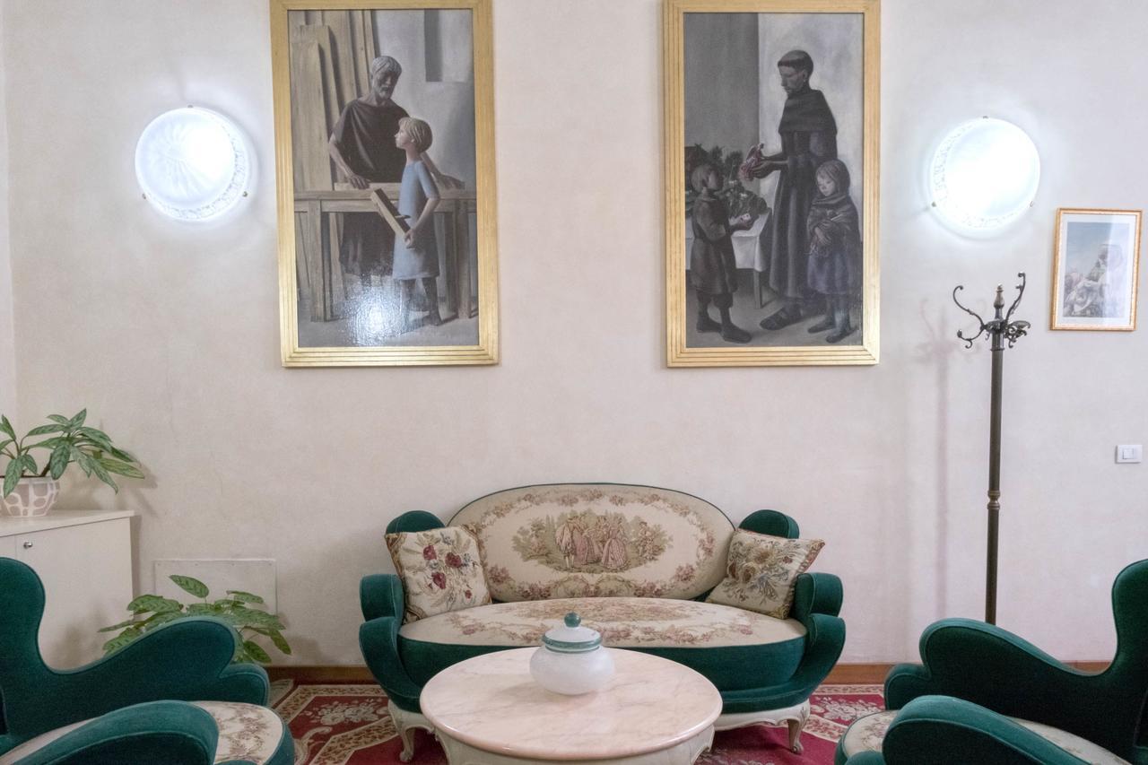 Отель Casa Betania Casa Per Ferie Флоренция Экстерьер фото